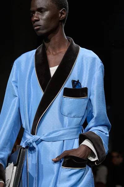 Look 50